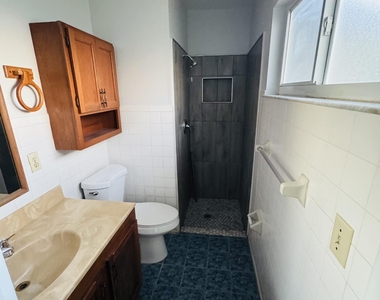 1035 Nevada Drive Ne - Photo Thumbnail 8