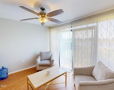216 Country Club Drive - Photo Thumbnail 4