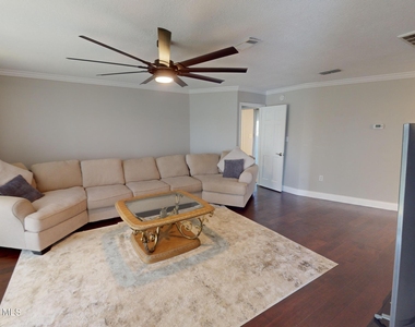 216 Country Club Drive - Photo Thumbnail 12