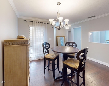 216 Country Club Drive - Photo Thumbnail 8