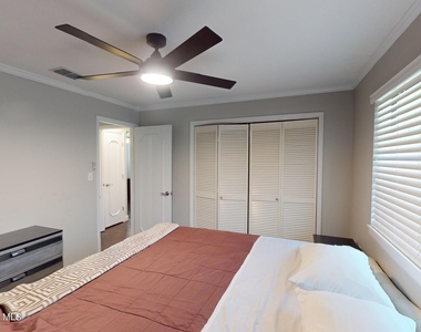 216 Country Club Drive - Photo Thumbnail 18