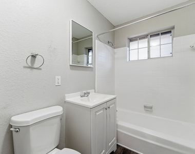 3529 Glenwood Road - Photo Thumbnail 12