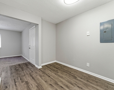 3529 Glenwood Road - Photo Thumbnail 8