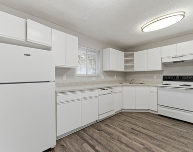3529 Glenwood Road - Photo Thumbnail 6