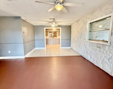 4 Sunshine Boulevard - Photo Thumbnail 6