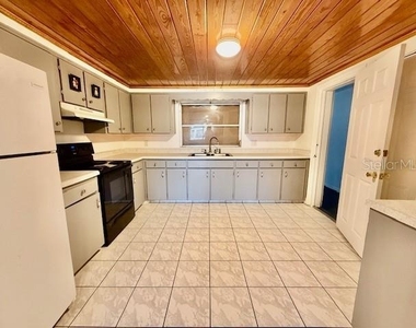 4 Sunshine Boulevard - Photo Thumbnail 8