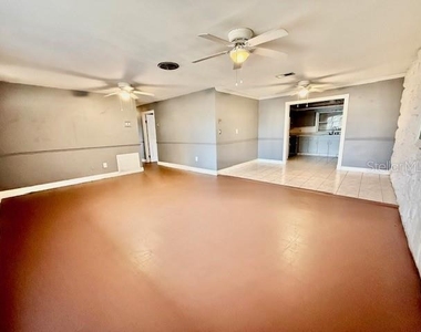 4 Sunshine Boulevard - Photo Thumbnail 5