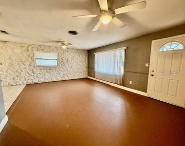 4 Sunshine Boulevard - Photo Thumbnail 3