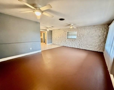 4 Sunshine Boulevard - Photo Thumbnail 4