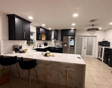 1305 E Louise Avenue - Photo Thumbnail 4