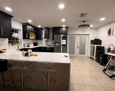 1305 E Louise Avenue - Photo Thumbnail 8