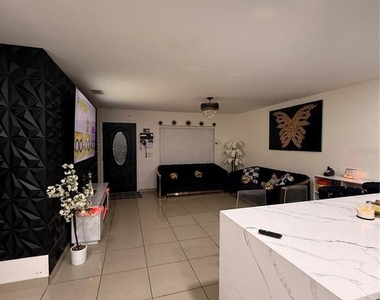 1305 E Louise Avenue - Photo Thumbnail 2