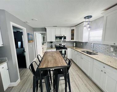 7301 N Dixon Avenue - Photo Thumbnail 5