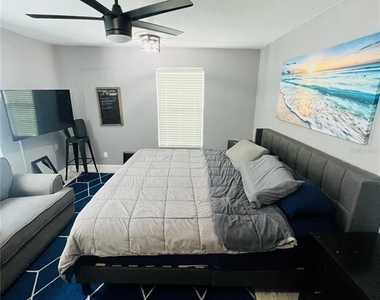 7301 N Dixon Avenue - Photo Thumbnail 11