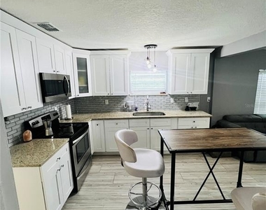 7301 N Dixon Avenue - Photo Thumbnail 7