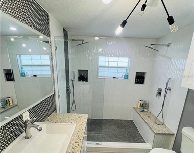 7301 N Dixon Avenue - Photo Thumbnail 13