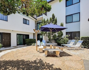 722 S Blvd Of The Presidents - Photo Thumbnail 2