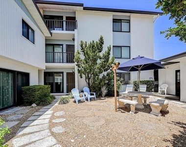 722 S Blvd Of The Presidents - Photo Thumbnail 1