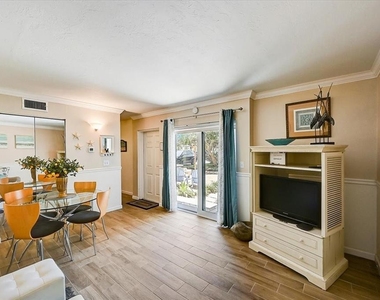 722 S Blvd Of The Presidents - Photo Thumbnail 7