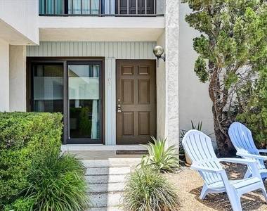 722 S Blvd Of The Presidents - Photo Thumbnail 3