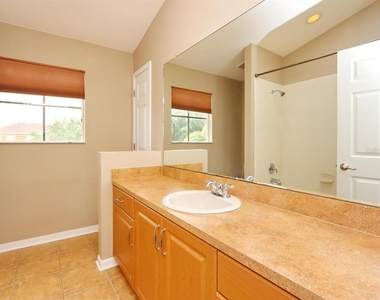 13714 Artesa Bell Drive - Photo Thumbnail 15