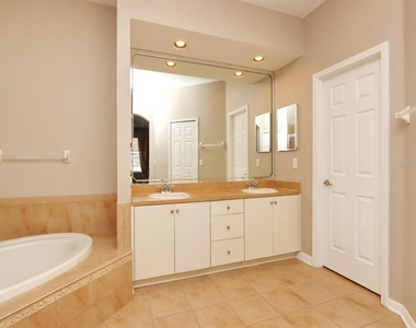 13714 Artesa Bell Drive - Photo Thumbnail 6