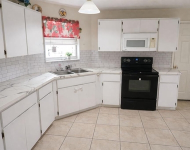 6115 N Albany Avenue - Photo Thumbnail 5