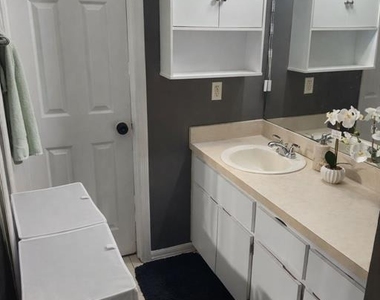 6115 N Albany Avenue - Photo Thumbnail 12