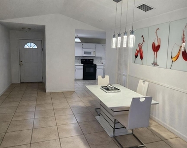 6115 N Albany Avenue - Photo Thumbnail 4
