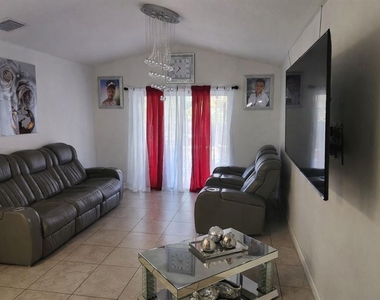 6115 N Albany Avenue - Photo Thumbnail 3