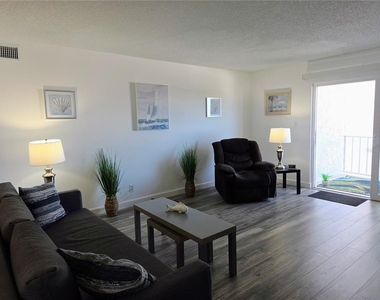 285 107th Avenue - Photo Thumbnail 4