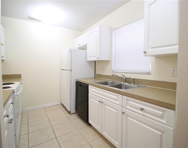 720 Newton Avenue S - Photo Thumbnail 4