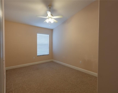 4631 69th Place - Photo Thumbnail 14