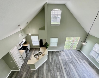 10534 White Lake Court - Photo Thumbnail 4