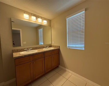1623 Reflection Cove - Photo Thumbnail 18