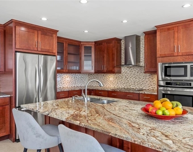 860 Ashford Ave - Photo Thumbnail 12