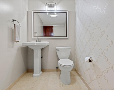 860 Ashford Ave - Photo Thumbnail 14