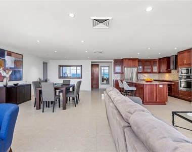 860 Ashford Ave - Photo Thumbnail 8