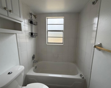 2419 Se 16th Avenue - Photo Thumbnail 12