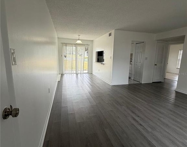 2419 Se 16th Avenue - Photo Thumbnail 9