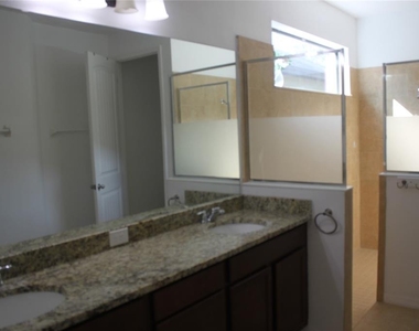 13231 Overstreet Road - Photo Thumbnail 8