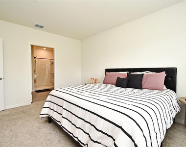 440 Baroness Way - Photo Thumbnail 28