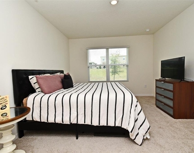 440 Baroness Way - Photo Thumbnail 30