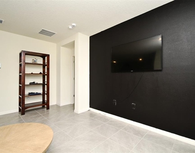 440 Baroness Way - Photo Thumbnail 7