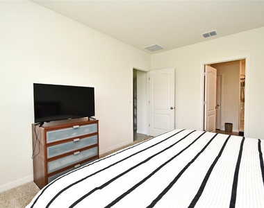 440 Baroness Way - Photo Thumbnail 29