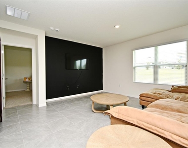 440 Baroness Way - Photo Thumbnail 4