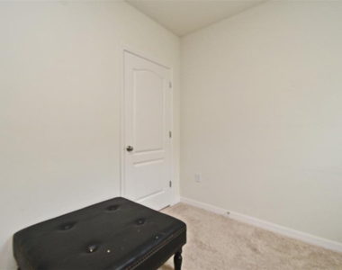 440 Baroness Way - Photo Thumbnail 23