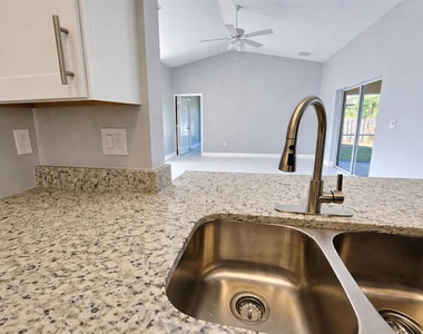 3012 40th Street Sw - Photo Thumbnail 4