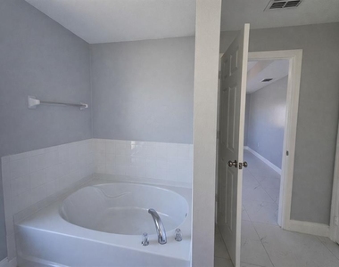 3012 40th Street Sw - Photo Thumbnail 13