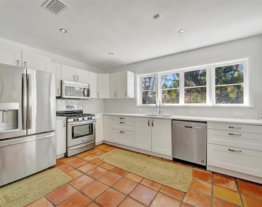 4237 Higel Avenue - Photo Thumbnail 13